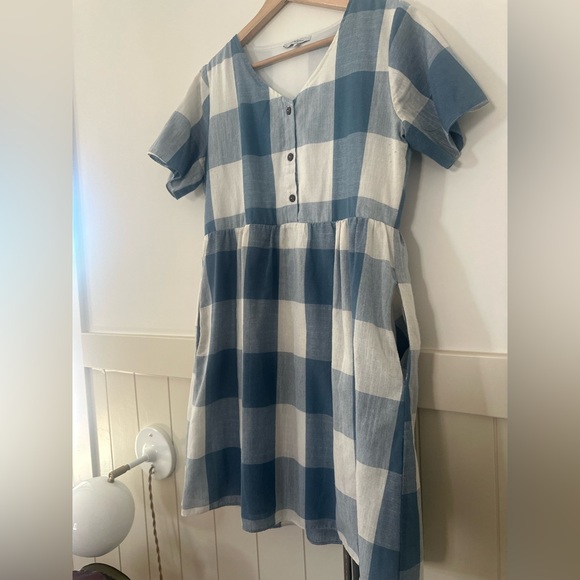 Blue and White Plaid Buffalo check dress. Trad wife, Waldorf mom casual elegance - Picture 3 of 8